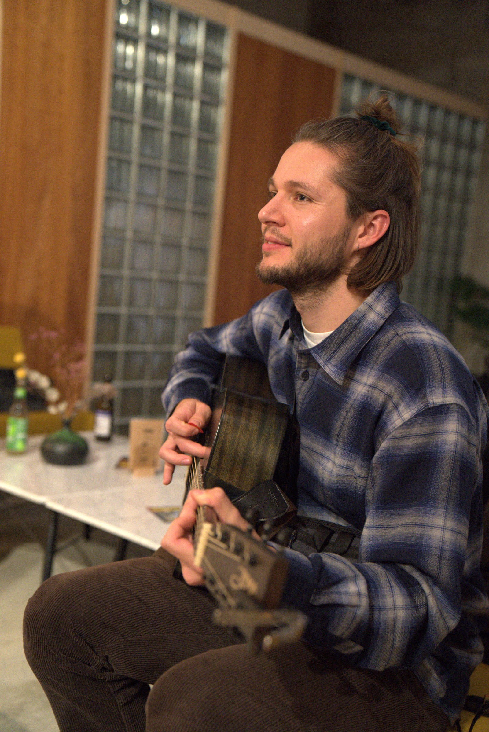 Guitarist between songs